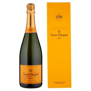 Шампанское Veuve Clicquot Brut в подарочной упаковке Veuve Clicquot Ponsardin 2020 0.75 л